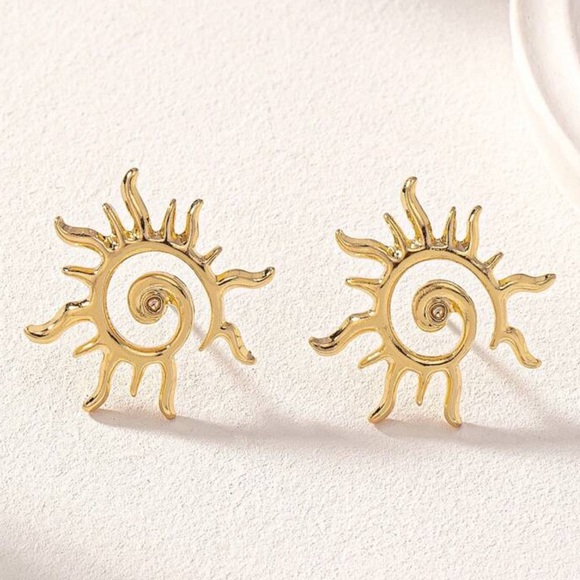 2:$10 NEW! Bohemian Earring Stud Set Metal Swirl Design Sunshine Golden Sun Ray - Picture 3 of 4